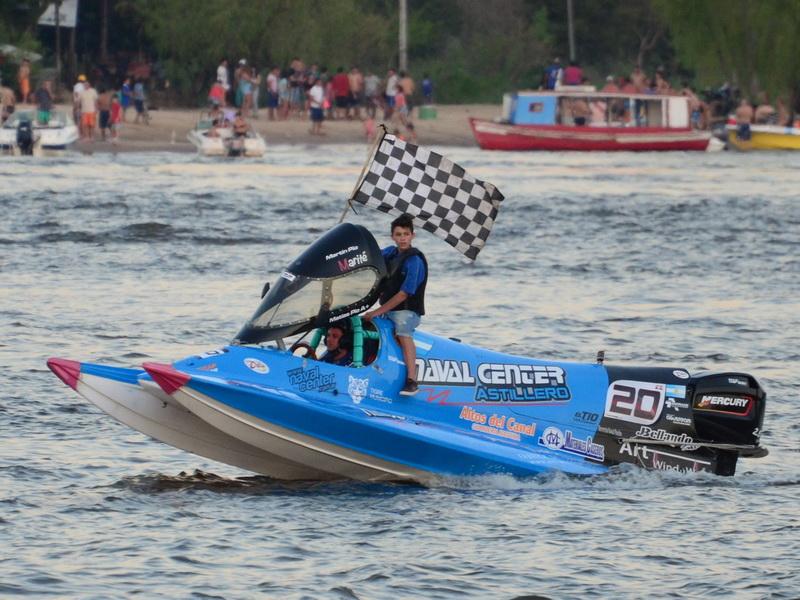 
Matías Pio logró en Formosa su primer triunfo en la F1 Powerboat   
