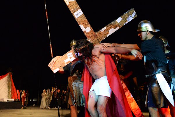 En Viernes Santo, se representó la Pasíón de Cristo en San Fernando - elcomercioonline.com.ar