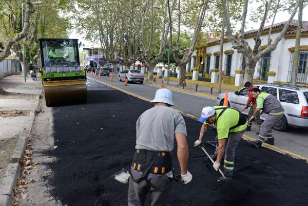San Fernando repara la carpeta asfáltica de la avenida Libertador - elcomercioonline.com.ar