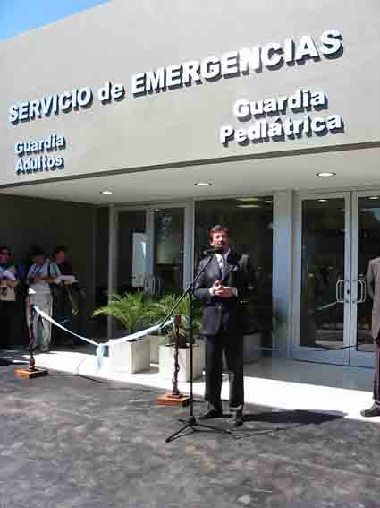 El intendente Posse inaugurando las nuevas instalaciones del sector de emergencias para adultos y pediátricas del Hospital de Boulogne 23/9/04 El intendente Posse inaugurando las nuevas instalaciones del sector de emergencias para adultos y pediátricas del Hospital de Boulogne 23/9/04