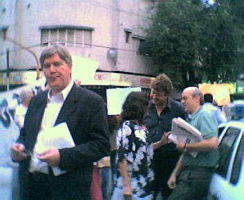 Marcha en Vicente López. Dr. Miguel Quintavani quién se presentó cómo un vecino indignado Marcha en Vicente López. Dr. Miguel Quintavani quién se presentó cómo un vecino indignado