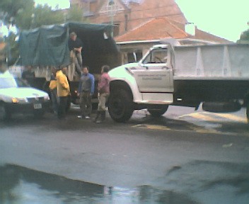 Cuadrilla Municipal en Avda Libertador.