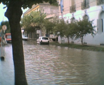 Frente la la comisaría de Tigre, frente al Palacio Municipal 