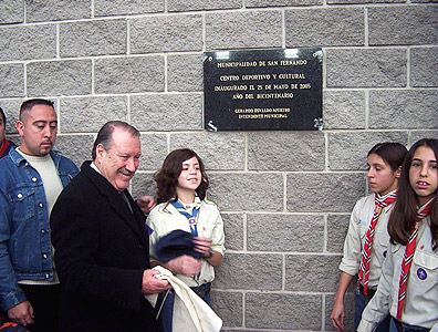 Amieiro descubriendo la placa conmemorativa Amieiro descubriendo la placa conmemorativa