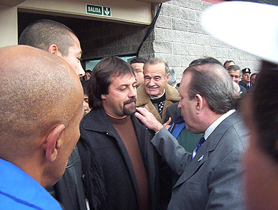Amieiro saludando a Caruso Lombardi, más atras Nito San Andrés y a su derecha Carlos Luna Amieiro saludando a Caruso Lombardi, más atras Nito San Andrés y a su derecha Carlos Luna