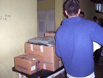 Mudanza de elementos del Viejo Hospital, los empleados se mostraron reacios a que se saquen fotografias Mudanza de elementos del Viejo Hospital, los empleados se mostraron reacios a que se saquen fotografias