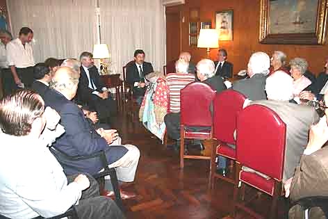 Aspecto de la reunión concretada anoche en el palacio comunal para
fijar los lineamientos de los festejos por los 300 años de San Isidro
Aspecto de la reunión concretada anoche en el palacio comunal para
fijar los lineamientos de los festejos por los 300 años de San Isidro
