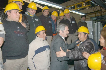 El gobernador bonaerense, Felipe Solá, inauguró una fábrica de heladeras recuperada por sus trabajadores en el partido de San Martín. El gobernador bonaerense, Felipe Solá, inauguró una fábrica de heladeras recuperada por sus trabajadores en el partido de San Martín.