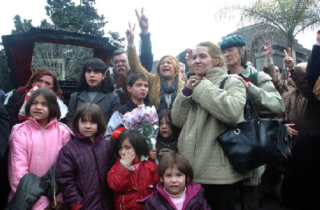 Emotiva despedida a Susana Valle en el cementerio de Olivos Emotiva despedida a Susana Valle en el cementerio de Olivos