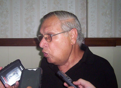 Nicolás Esparanza, fue junto a Ricardo Ubieto uno de los Fundadores de Acción Comunal Nicolás Esparanza, fue junto a Ricardo Ubieto uno de los Fundadores de Acción Comunal