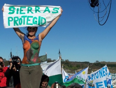 Ambientalistas reclaman que no rompan las sierras de Tandil Ambientalistas reclaman que no rompan las sierras de Tandil