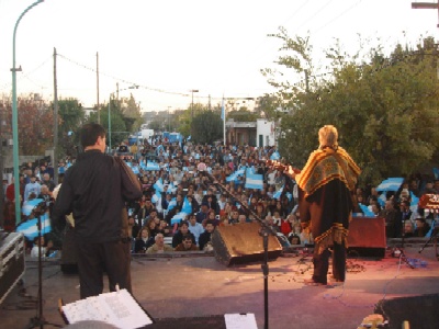 Teresa Parodi se presentó en Las Tunas de General Pacheco para celebrar el 25 de mayo Teresa Parodi se presentó en Las Tunas de General Pacheco para celebrar el 25 de mayo