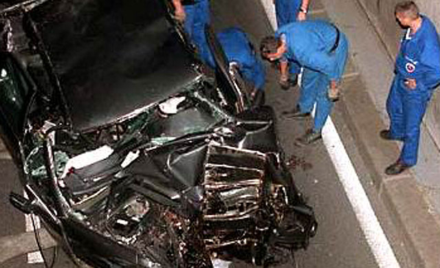 Nuevas imagenes de Lady Di agonizando luego del accidente Nuevas imagenes de Lady Di agonizando luego del accidente
