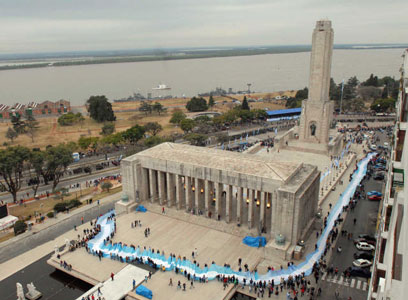 Se festejó el Día de la Bandera en el 50 aniversario del monumento Se festejó el Día de la Bandera en el 50 aniversario del monumento