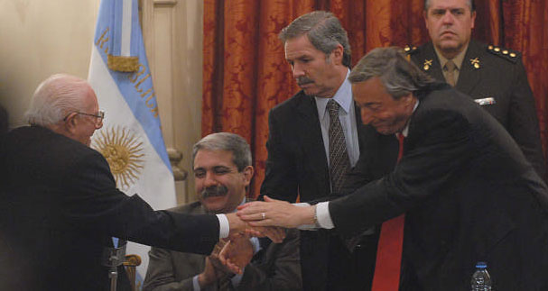El presidente Kirchner elogió a la dirigencia de Acción Comunal El presidente Kirchner elogió a la dirigencia de Acción Comunal