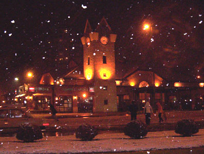 La sorpresiva nieve cayendo sobre la estación de Tren de Tigre.