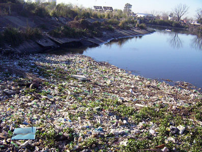 La provincia puso en marcha su plan para el saneamiento y mejora del Río Reconquista