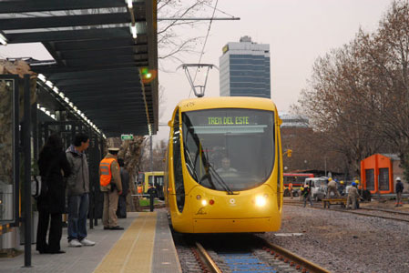Volvió a circular el tranvía en Buenos Aires después de 44 años Volvió a circular el tranvía en Buenos Aires después de 44 años