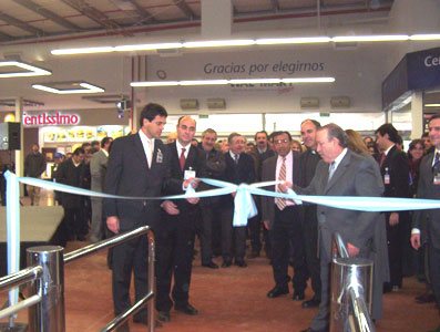 Wall-Mart abre sus puertas en San Fernando Wall-Mart abre sus puertas en San Fernando