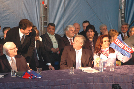 Kirchner y Massa firmaron un convenio con jubilados de Tigre y San Fernando Kirchner y Massa firmaron un convenio con jubilados de Tigre y San Fernando