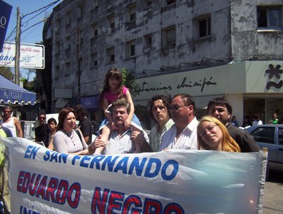 Eduardo Negro Festejó el Día de la Madre con Mariachis Eduardo Negro Festejó el Día de la Madre con Mariachis