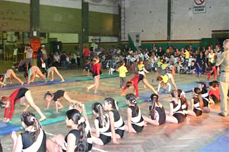 San Isidro: Se realizó la gala de gimnasia artística infantil. San Isidro: Se realizó la gala de gimnasia artística infantil.
