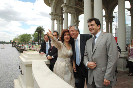Nestor y Cristina Kirchner junto a Sergio Massa.