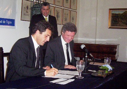 Massa, y el Director General de Cultura y Educación de la Provincia de Buenos Aires, Mario Oporto