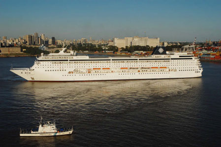 Llegaron cinco cruceros de lujo al puerto de Buenos Aires 