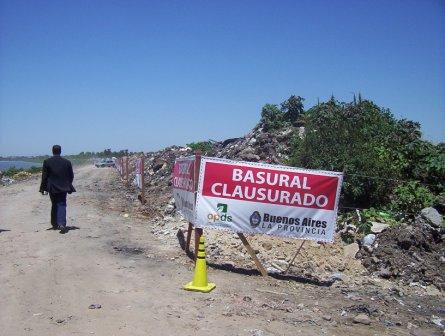 El gobernador bonaerense, Daniel Scioli, participó junto al intendente de Tigre Sergio Massa del cierre de un basural de ocho hectáreas en Troncos del Talar.