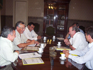 El Intendente de San Fernando, Osvaldo Amieiro, se reunió con representantes de la empresa de fabricación de neumáticos Fate El Intendente de San Fernando, Osvaldo Amieiro, se reunió con representantes de la empresa de fabricación de neumáticos Fate