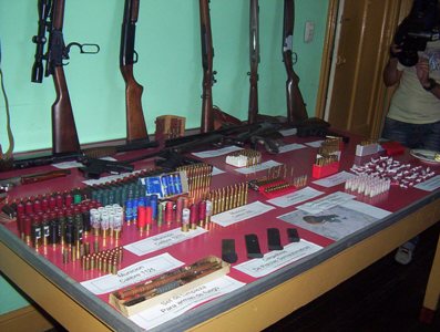 Ocho detenidos por vender armas y droga en Tigre 