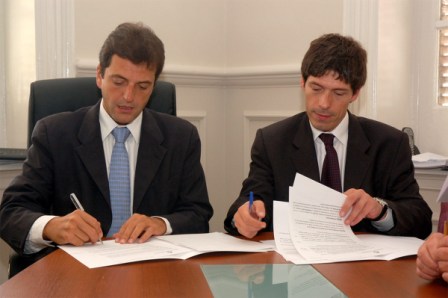 Sergio Massa firmó convenios con la Secretaría de la Gestión Pública, y el IRAM. Sergio Massa firmó convenios con la Secretaría de la Gestión Pública, y el IRAM.