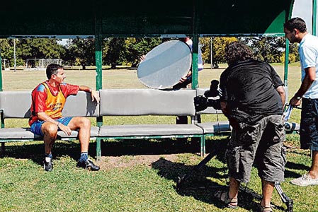 El técnico de Tigre Diego Cagna fue entrevistado por periodistas ingleses. (Gentileza Clarin) El técnico de Tigre Diego Cagna fue entrevistado por periodistas ingleses. (Gentileza Clarin)