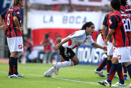 Radamel Falcao, a los 27 minutos del primer tiempo, festeja el 1 gol ante San Lorenzo de Almagro Radamel Falcao, a los 27 minutos del primer tiempo, festeja el 1 gol ante San Lorenzo de Almagro