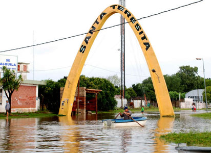 Hay cientos de evacuados y declaran la emergencia en la costa bonaerense