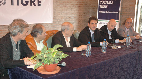 El intendente Sergio Massa firmó un convenio con SADAIC para la presentación de espectáculos artísticos en las distintas localidades del partido El intendente Sergio Massa firmó un convenio con SADAIC para la presentación de espectáculos artísticos en las distintas localidades del partido