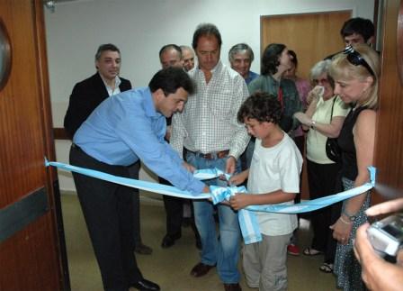 Massa y Scioli cortan las cintas junto la los familiares el Dr Nores Massa y Scioli cortan las cintas junto la los familiares el Dr Nores
