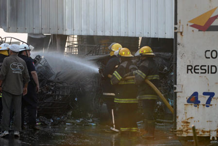 Una fábrica de reciclado de aerosoles ubicada en el Parque Industrial de El Talar, en el partido bonaerense de Tigre se incendió esta madrugada