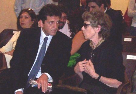 Massa dialoga con Amanda Zocchi de Ubieto al finalizar la sesión
