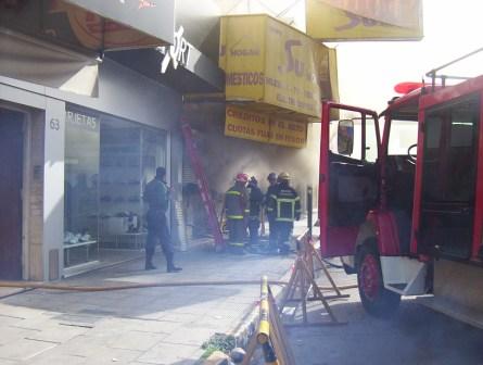 Se incendia casa de Electrodomésticos en San Fernando 