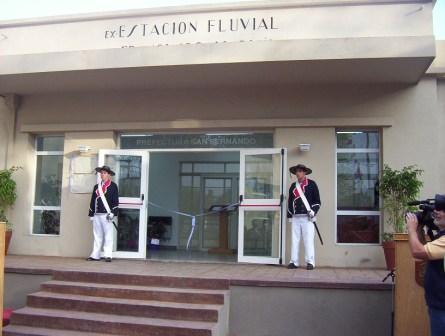 Frente del Edificio de la Prefectura en San Fernando Frente del Edificio de la Prefectura en San Fernando