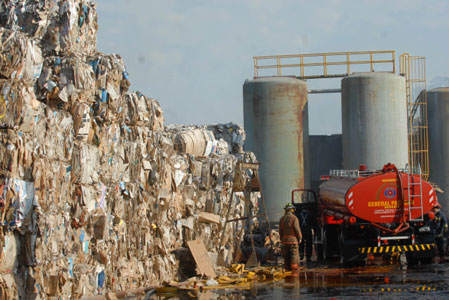 La papelera incendiada en Pacheco estaba bajo clausura La papelera incendiada en Pacheco estaba bajo clausura