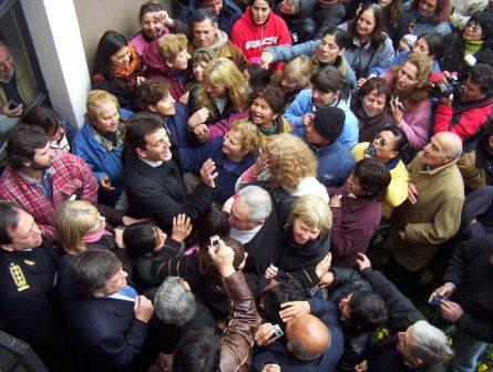 Massa recibe el afecto de los vecinos Massa recibe el afecto de los vecinos
