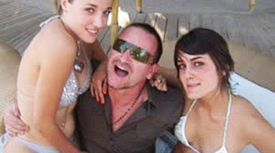 Bono in fraganti con dos chicas Bono in fraganti con dos chicas