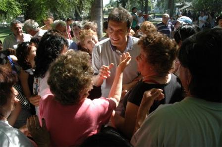 Más de 2000 vecinos compartieron con el Jefe de Gabinete de la Nación Sergio Massa y el Intendente de Tigre Julio Zamora el festejo que se realizó en Parque Lyfe. Más de 2000 vecinos compartieron con el Jefe de Gabinete de la Nación Sergio Massa y el Intendente de Tigre Julio Zamora el festejo que se realizó en Parque Lyfe.