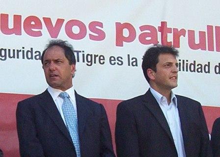 El jefe de Gabinete, Sergio Massa, participó esta tarde junto al Gobernador Scioli de la entrega de 30 patrulleros al Distrito de Tigre