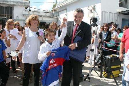 Entrega de subsidio a la EPB Nº 36 de General Pacheco Entrega de subsidio a la EPB Nº 36 de General Pacheco