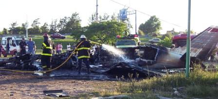 Cayó una avioneta en Tigre a escasos metros de una estación de servicio de gas