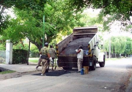 Avanza el plan de bacheo 2009.